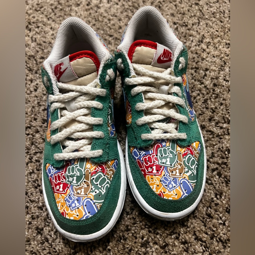 Nike dunks size 4